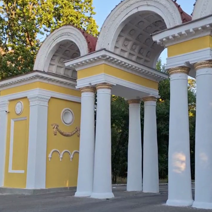 У комплексі «Спорт для всіх» ремонтують центральний вхід